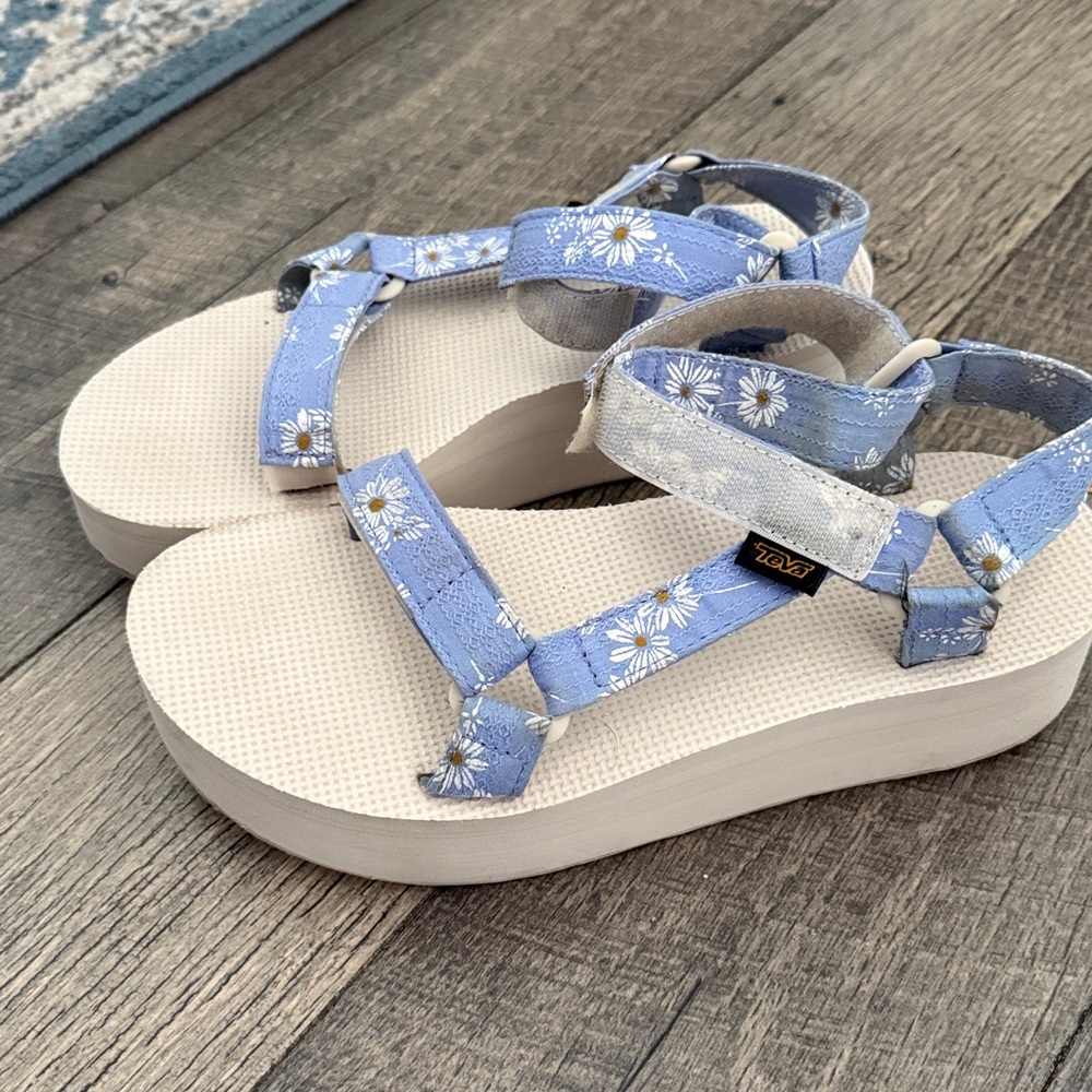 Teva Flatform Universal Gloriosa Periwinkle Daisies